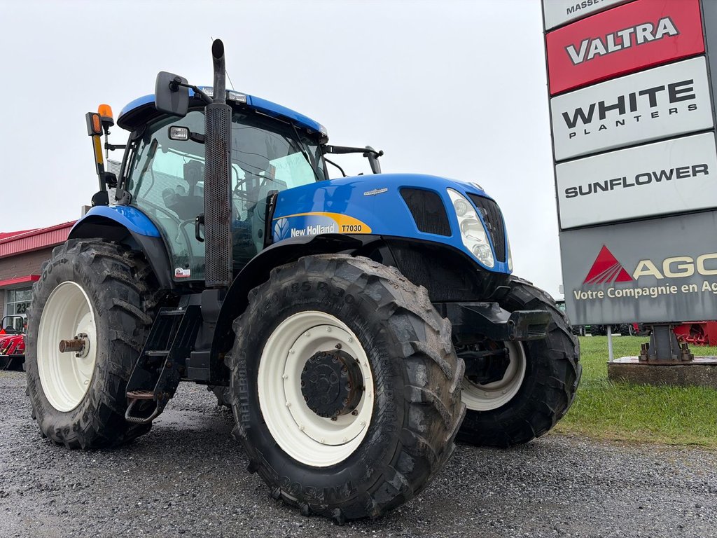 2010 New Holland T7030 in Cacouna, Quebec - 2 - w1024h768px
