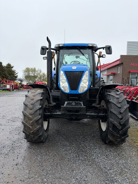 2010 New Holland T7030 in Cacouna, Quebec - 3 - w1024h768px