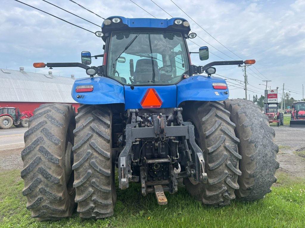 2012 New Holland T8.300 in Cacouna, Quebec - 3 - w1024h768px