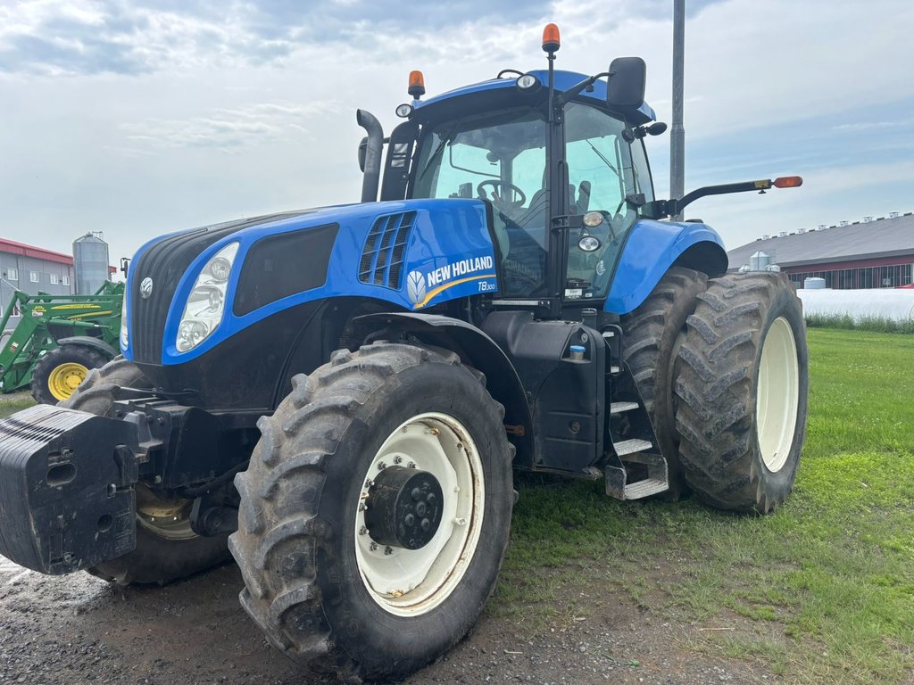 2012 New Holland T8.300 in Cacouna, Quebec - 2 - w1024h768px