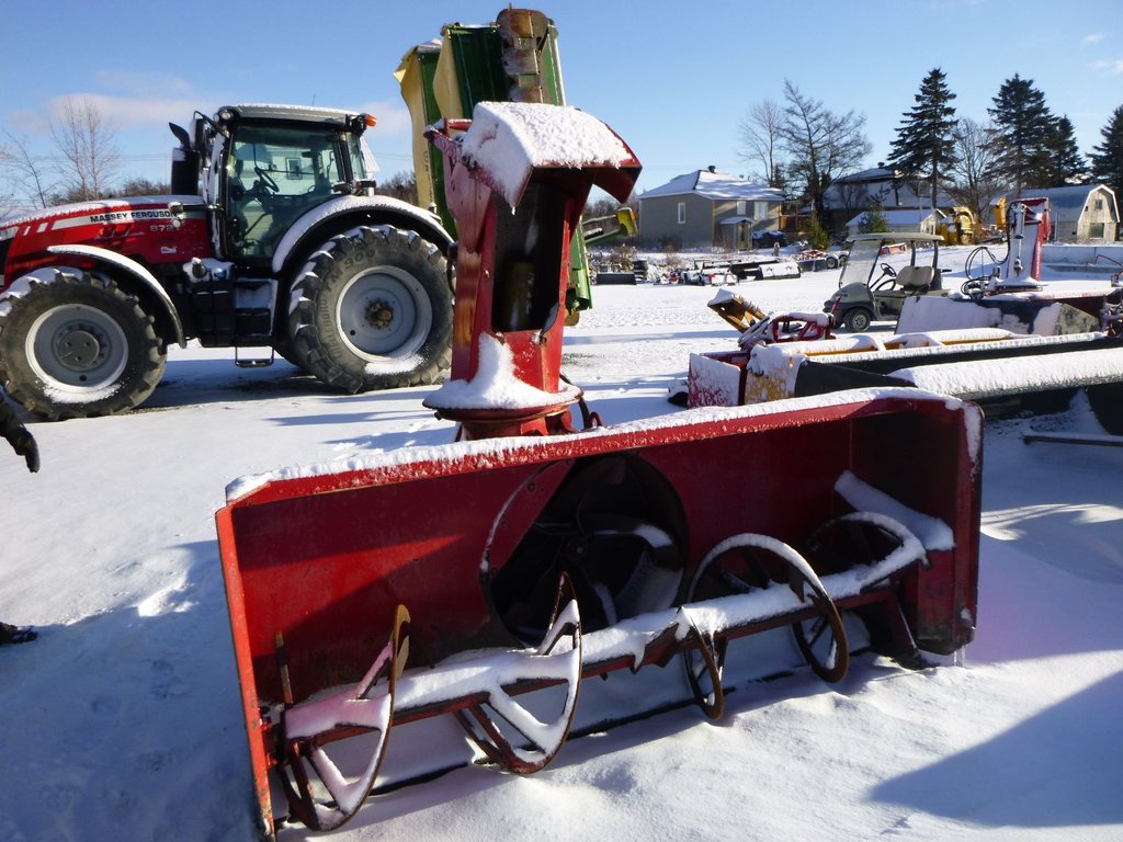 Pronovost P-920  2011 à Cacouna, Québec - 1 - w1024h768px