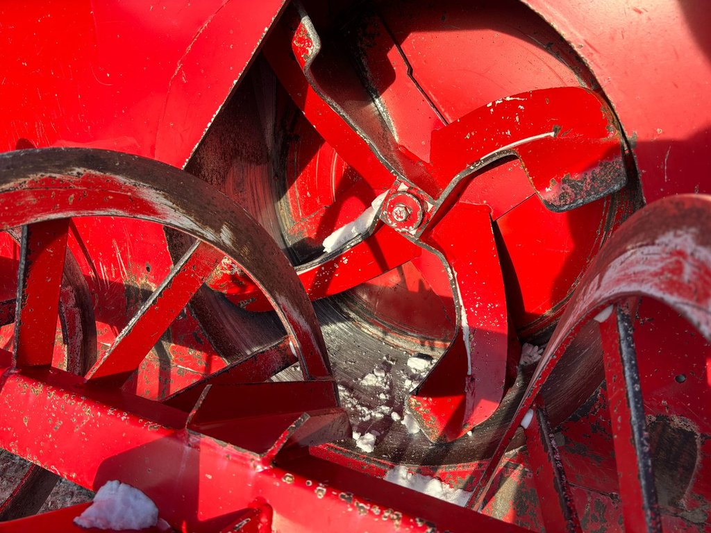 2014 Pronovost P800 in Cacouna, Quebec - 5 - w1024h768px