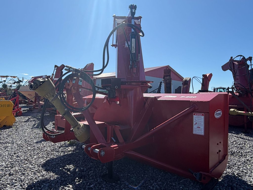 2002 Pronovost P860 in Cacouna, Quebec - 2 - w1024h768px