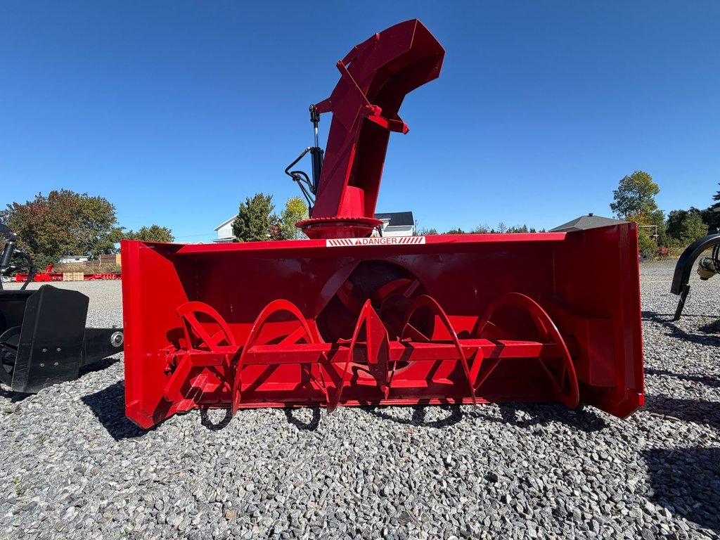 2002 Pronovost P860 in Cacouna, Quebec - 3 - w1024h768px