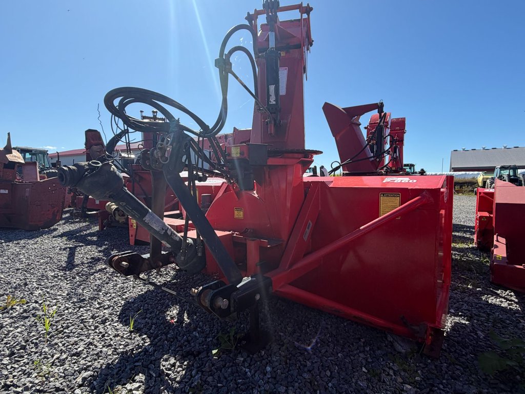 2020 Pronovost P860 in Cacouna, Quebec - 2 - w1024h768px