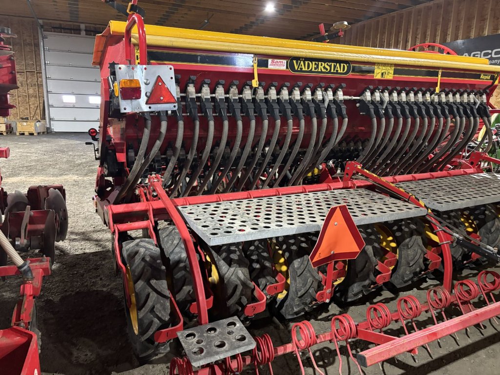 2014 Vaderstad Rapid 400C in Cacouna, Quebec - 4 - w1024h768px