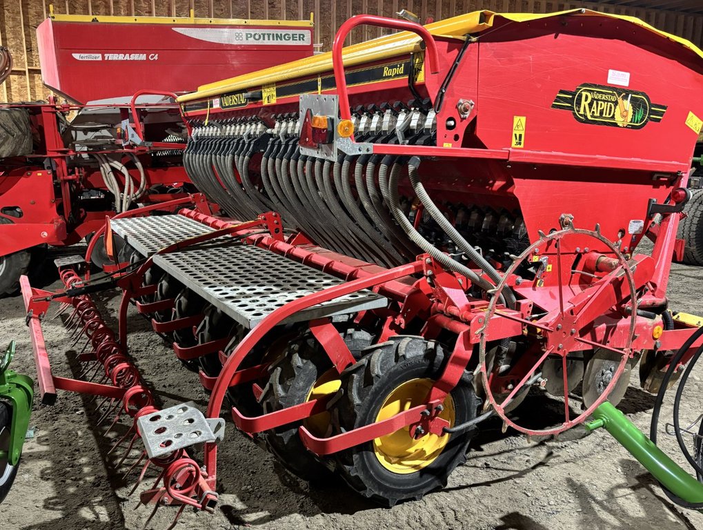 2014 Vaderstad Rapid 400C in Cacouna, Quebec - 3 - w1024h768px
