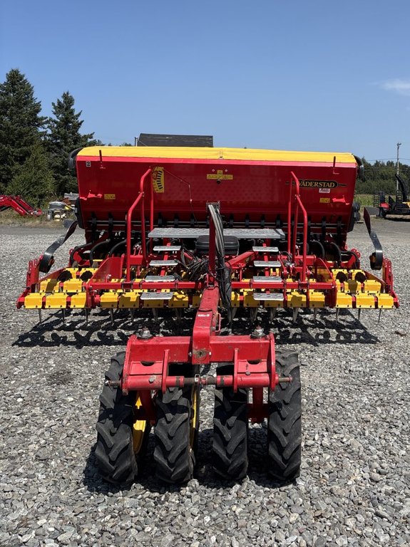 Vaderstad Rapid 400C  2015 à Cacouna, Québec - 2 - w1024h768px