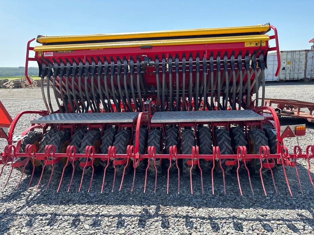 Vaderstad Rapid 400C  2015 à Cacouna, Québec - 4 - w1024h768px