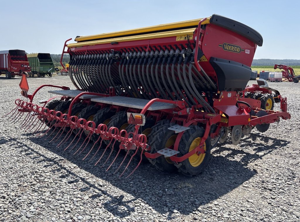 Vaderstad Rapid 400C  2015 à Cacouna, Québec - 3 - w1024h768px