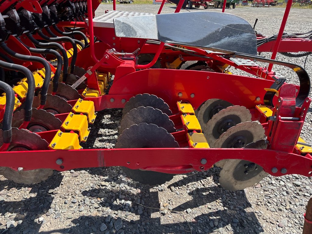 Vaderstad Rapid 400C  2015 à Cacouna, Québec - 5 - w1024h768px