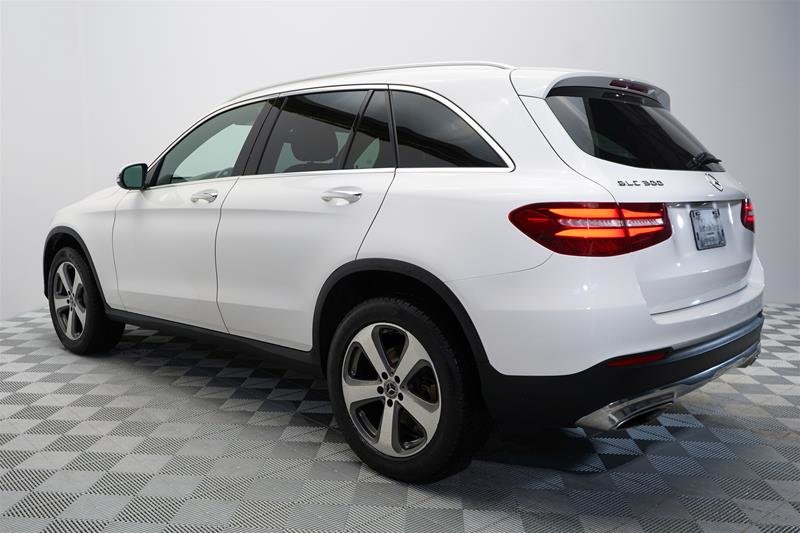 2019  GLC300 4MATIC SUV in Laval, Quebec - 4 - w1024h768px
