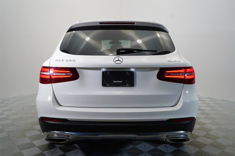 2019  GLC300 4MATIC SUV in Laval, Quebec - 5 - w1024h768px