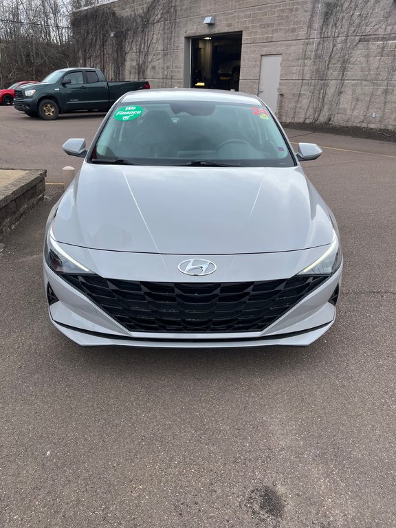 2021 Hyundai Elantra Preferred in Moncton, New Brunswick - 4 - w1024h768px