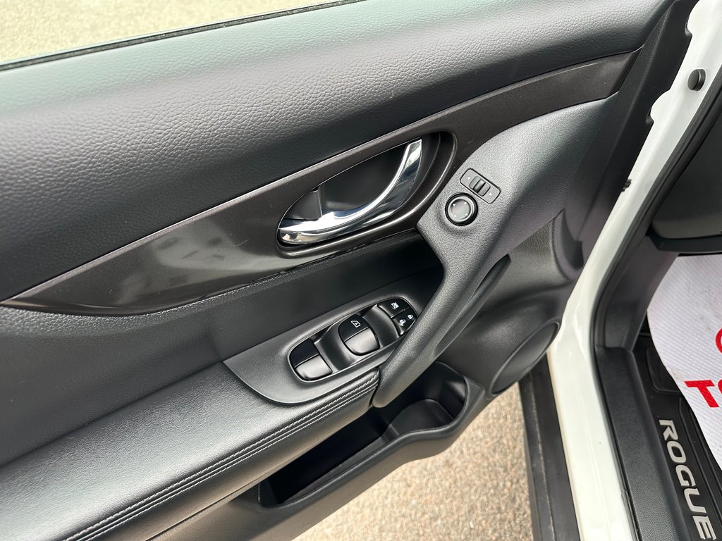 2020 Nissan Rogue in Fredericton, New Brunswick - 9 - w1024h768px