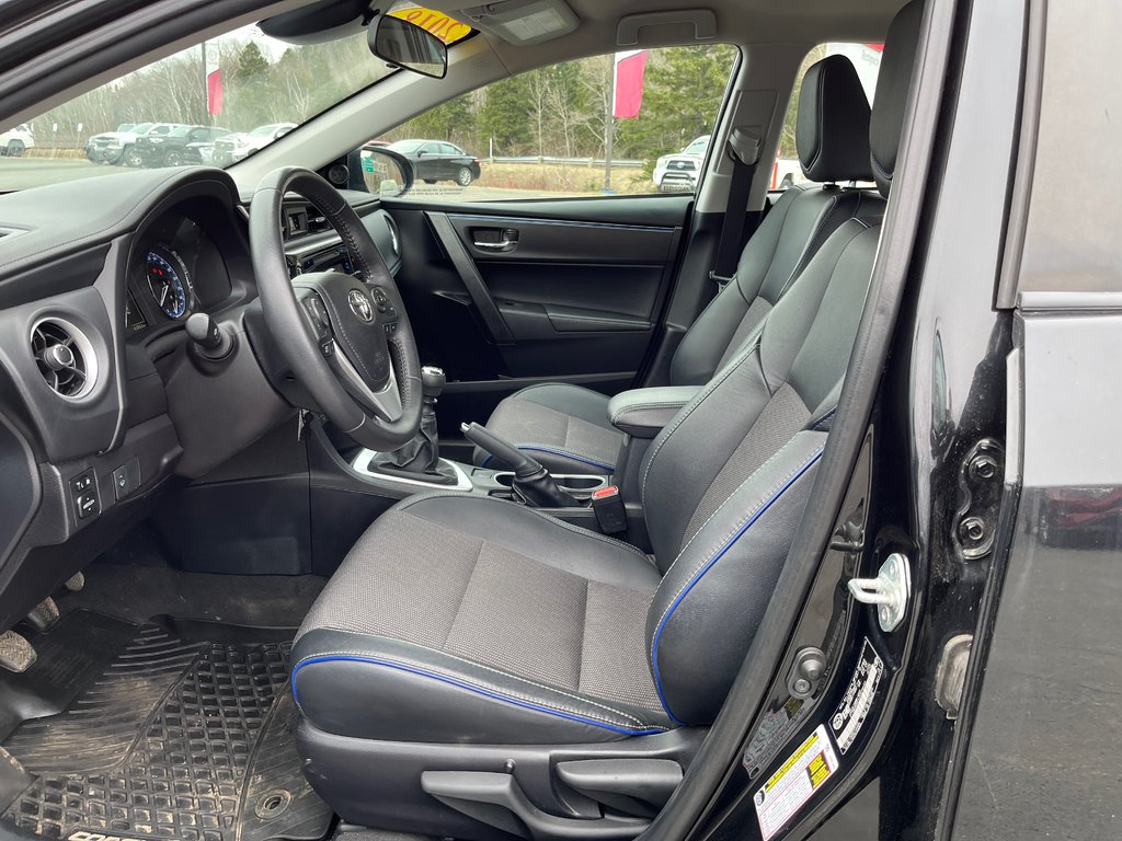2018  Corolla SE 6M in Campbellton, New Brunswick - 6 - w1024h768px