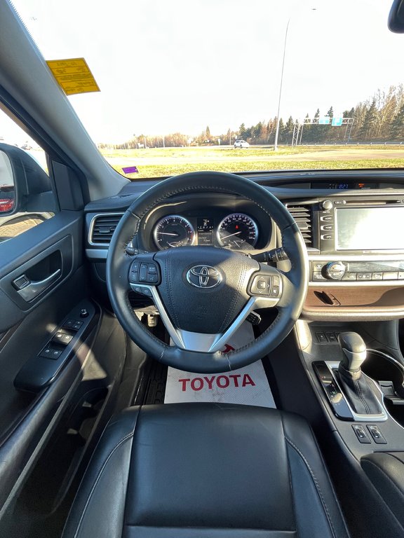 2016 Toyota Highlander XLE in Moncton, New Brunswick - 10 - w1024h768px