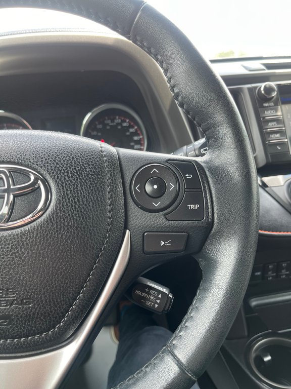 Toyota RAV4 SE 2017 à Moncton, Nouveau-Brunswick - 12 - w1024h768px