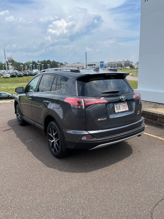Toyota RAV4 SE 2017 à Moncton, Nouveau-Brunswick - 8 - w1024h768px