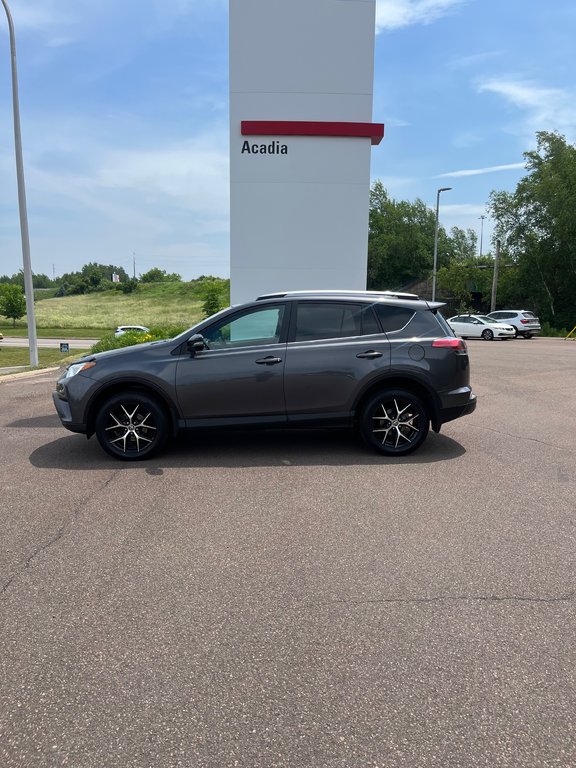 Toyota RAV4 SE 2017 à Moncton, Nouveau-Brunswick - 1 - w1024h768px