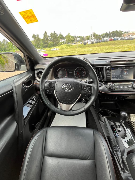 Toyota RAV4 SE 2017 à Moncton, Nouveau-Brunswick - 9 - w1024h768px