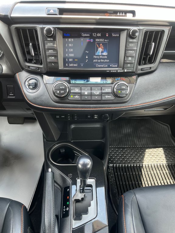 Toyota RAV4 SE 2017 à Moncton, Nouveau-Brunswick - 14 - w1024h768px