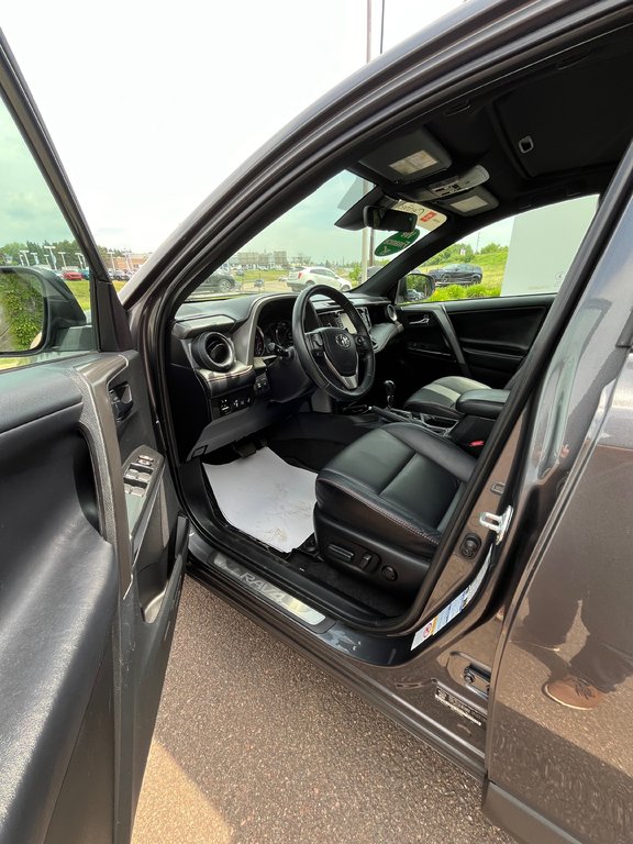 Toyota RAV4 SE 2017 à Moncton, Nouveau-Brunswick - 34 - w1024h768px