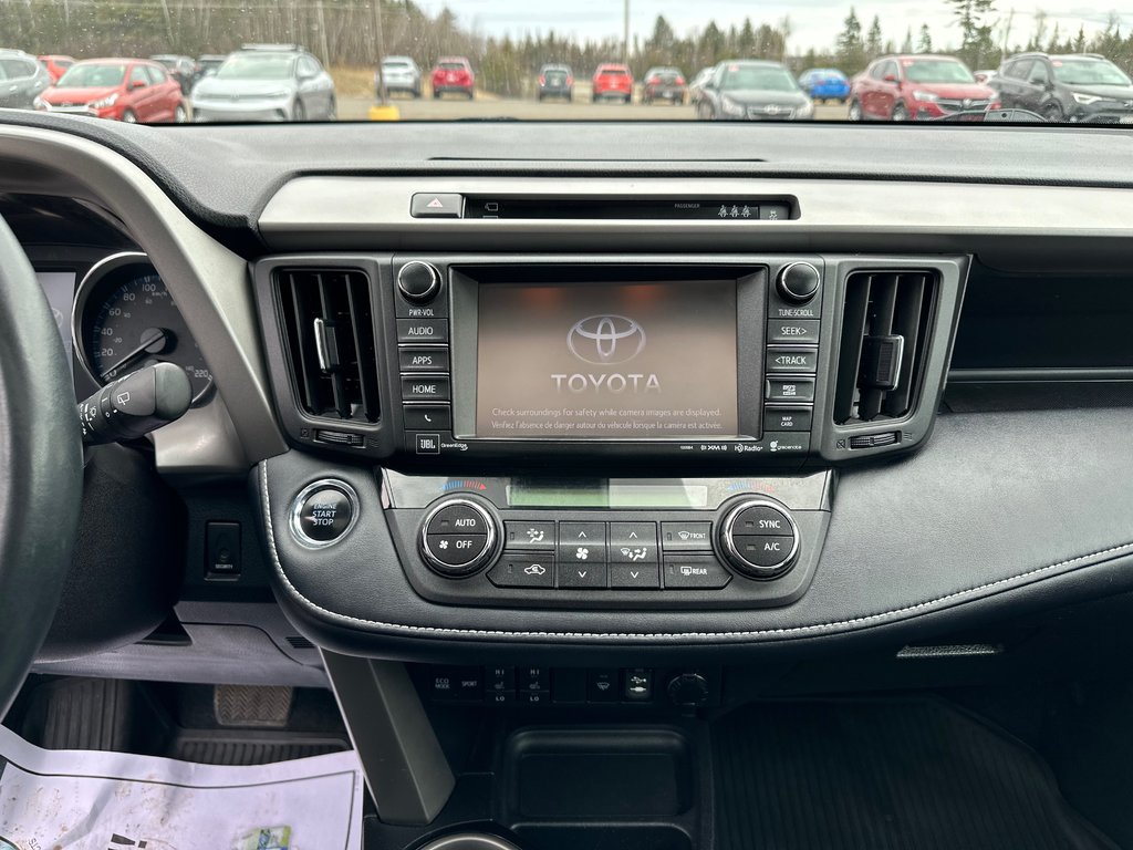 Toyota RAV4 Limited 2018 à Fredericton, Nouveau-Brunswick - 10 - w1024h768px