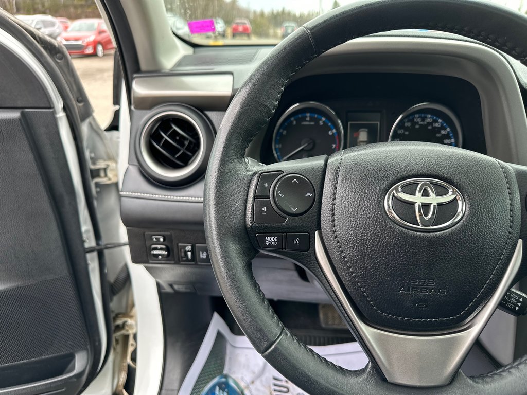 Toyota RAV4 Limited 2018 à Fredericton, Nouveau-Brunswick - 8 - w1024h768px