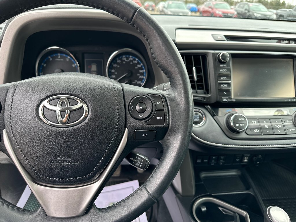 Toyota RAV4 Limited 2018 à Fredericton, Nouveau-Brunswick - 9 - w1024h768px