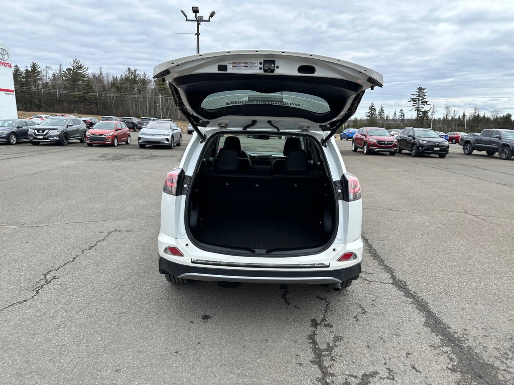 Toyota RAV4 Limited 2018 à Fredericton, Nouveau-Brunswick - 6 - w1024h768px