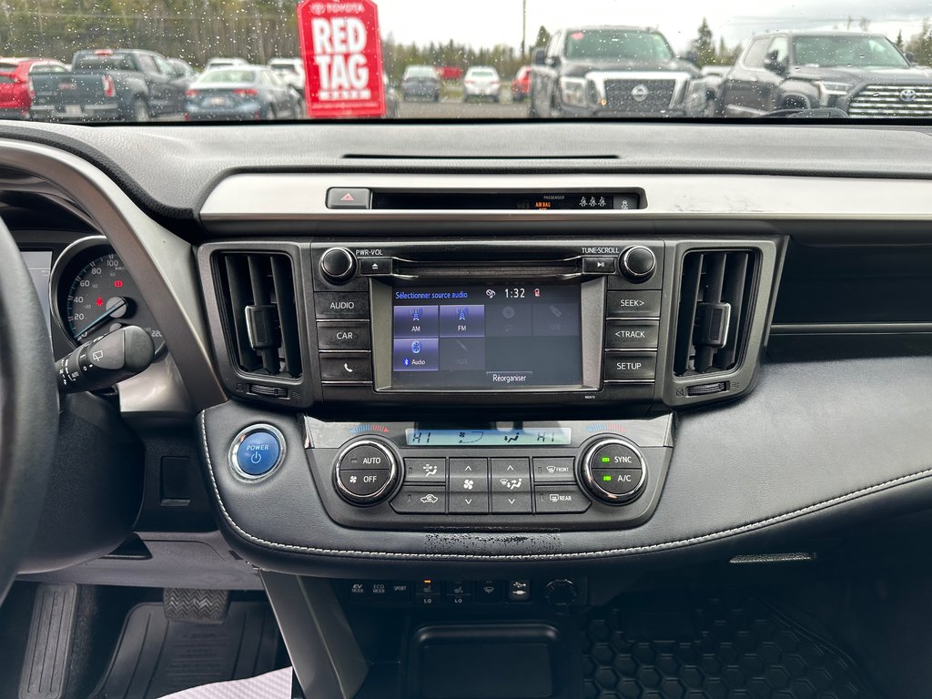2018 Toyota RAV4 Hybrid LE+ in Fredericton, New Brunswick - 14 - w1024h768px