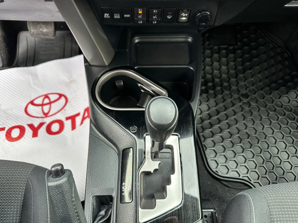 Toyota RAV4 Hybrid LE+ 2018 à Fredericton, Nouveau-Brunswick - 15 - w1024h768px