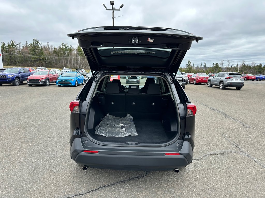 2019 Toyota RAV4 LE in Fredericton, New Brunswick - 8 - w1024h768px