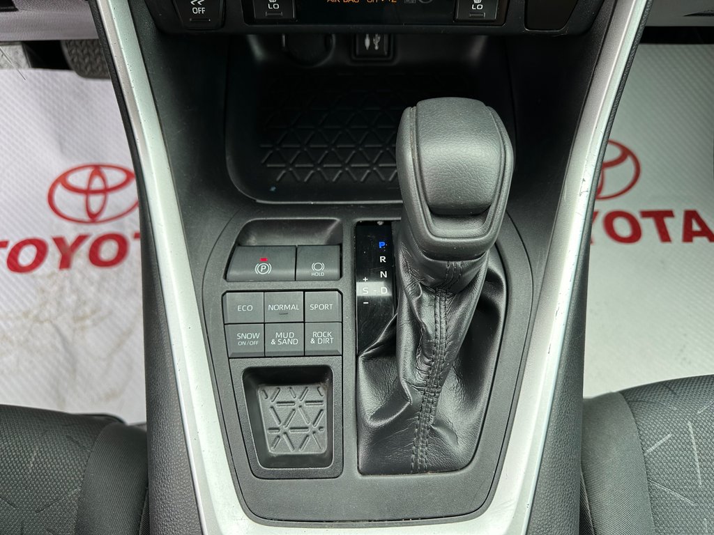 2019 Toyota RAV4 LE in Fredericton, New Brunswick - 14 - w1024h768px