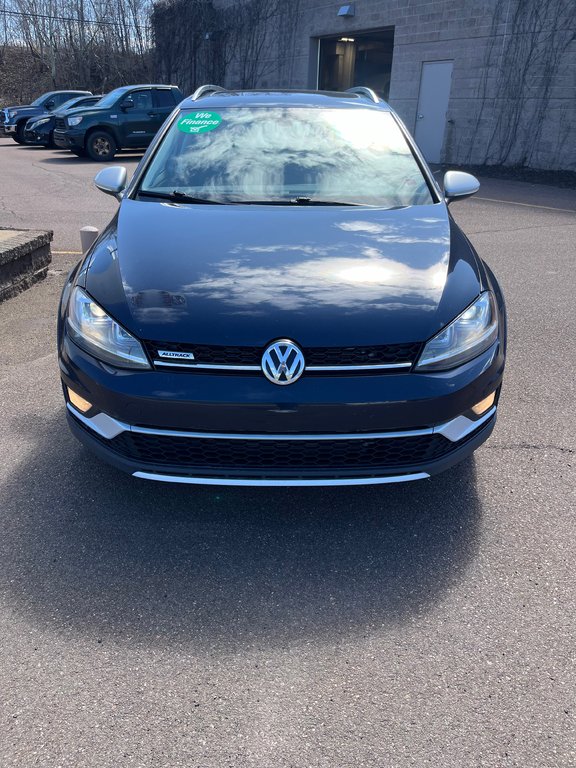 2017 Volkswagen GOLF ALLTRACK in Moncton, New Brunswick - 4 - w1024h768px