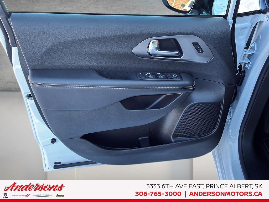2026 Chrysler Pacifica SELECT AWD in Prince Albert, Saskatchewan - 11 - w1024h768px