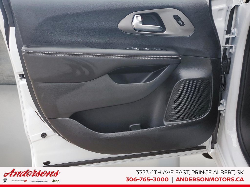 2027 Chrysler Pacifica SELECT AWD in Prince Albert, Saskatchewan - 11 - w1024h768px