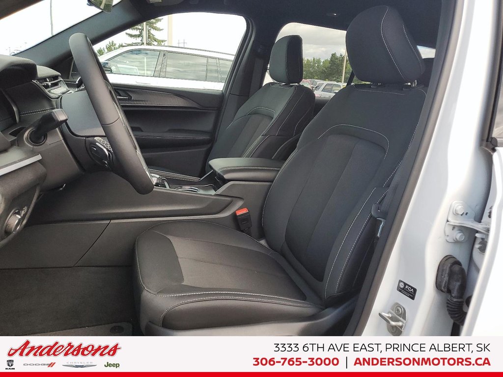 2026 Jeep Grand Cherokee LAREDO in Prince Albert, Saskatchewan - 10 - w1024h768px