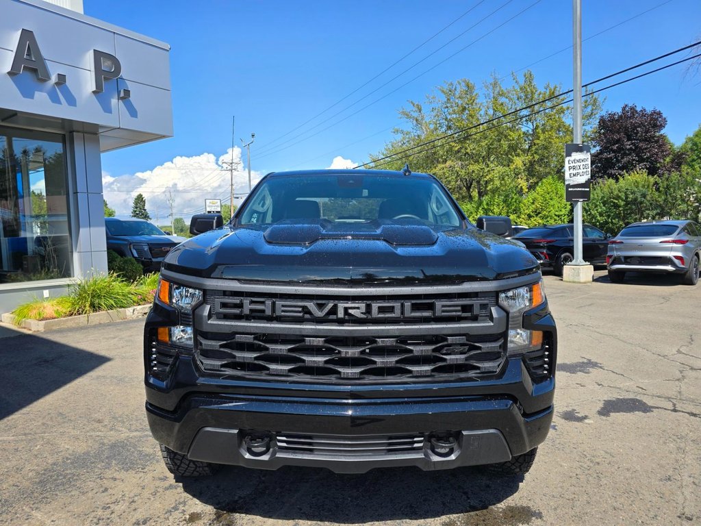 Chevrolet Silverado 1500 Custom Trail Boss 2026 à New Richmond, Québec - 3 - w1024h768px