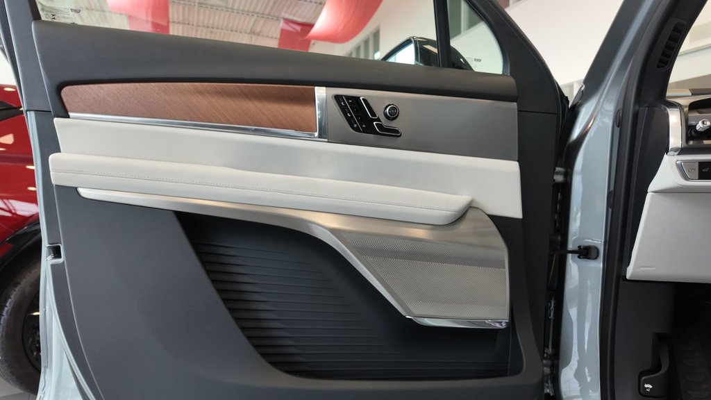 2026 Cadillac VISTIQ Sport in Jonquière, Quebec - 11 - w1024h768px