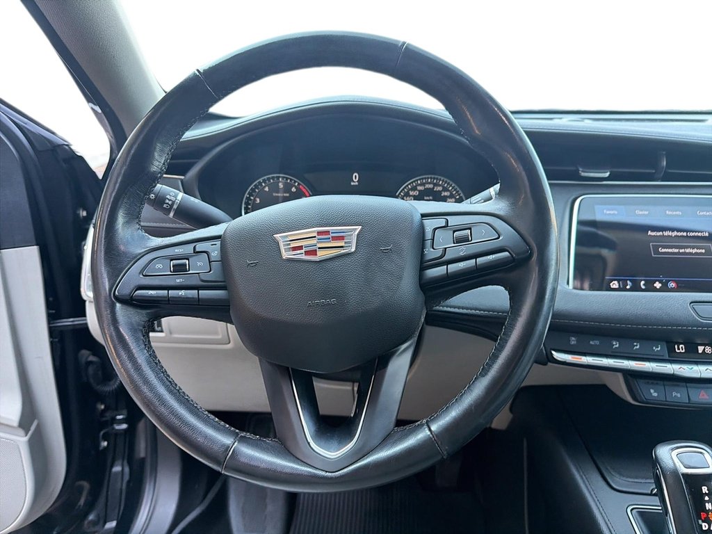 2019 Cadillac XT4 AWD Luxury in Chicoutimi, Quebec - 12 - w1024h768px