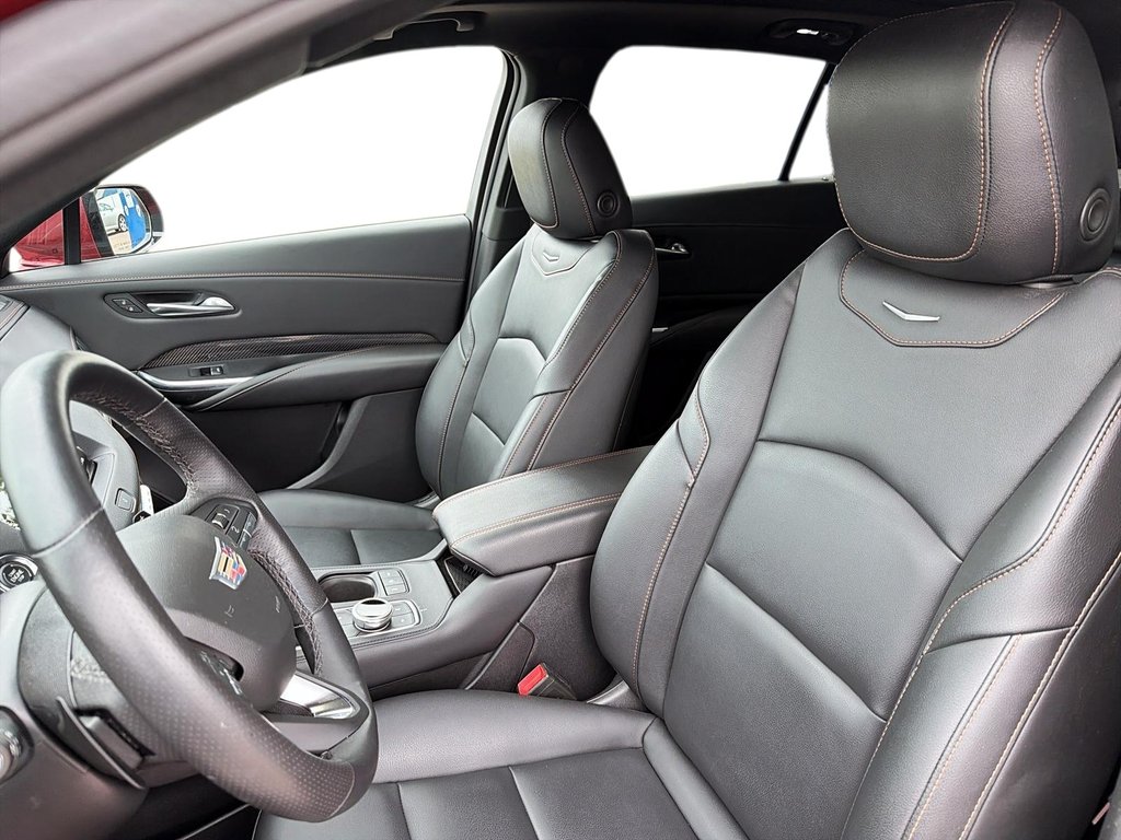 2022 Cadillac XT4 in Jonquière, Quebec - 8 - w1024h768px
