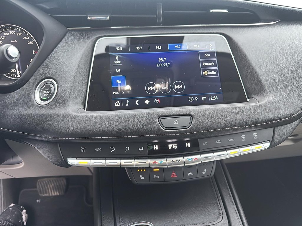2023 Cadillac XT4 AWD Premium Luxury in Jonquière, Quebec - 14 - w1024h768px