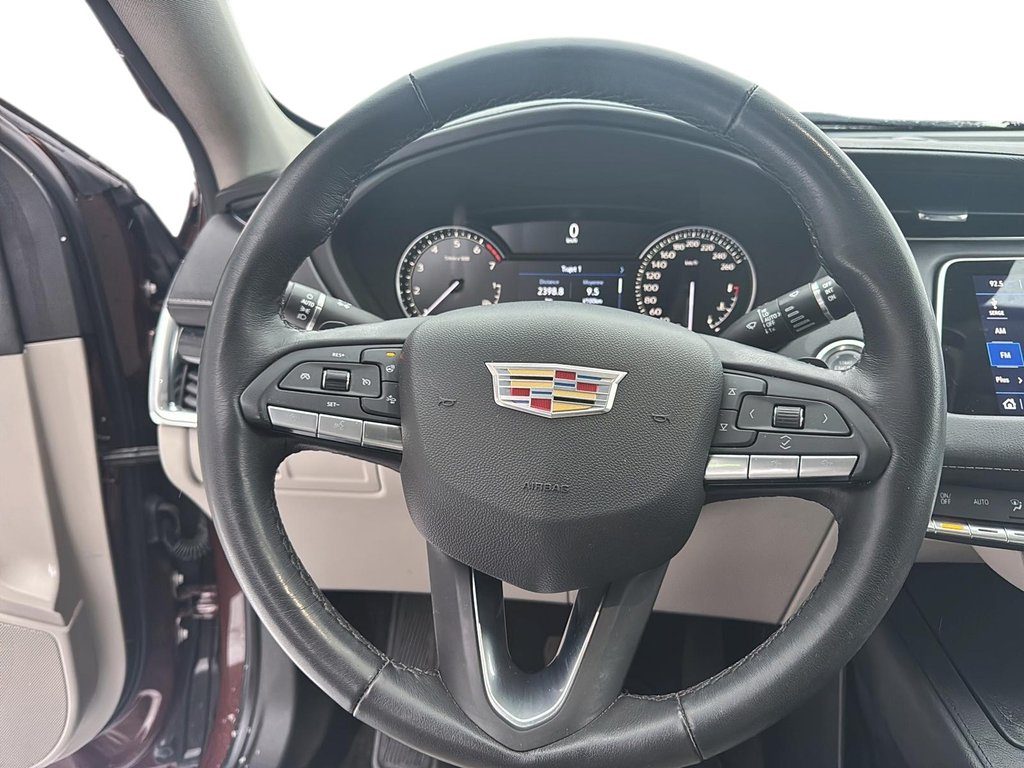 2023 Cadillac XT4 AWD Premium Luxury in Jonquière, Quebec - 12 - w1024h768px