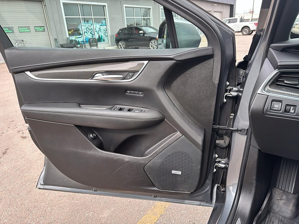 2022 Cadillac XT5 in Sept-Îles, Quebec - 11 - w1024h768px