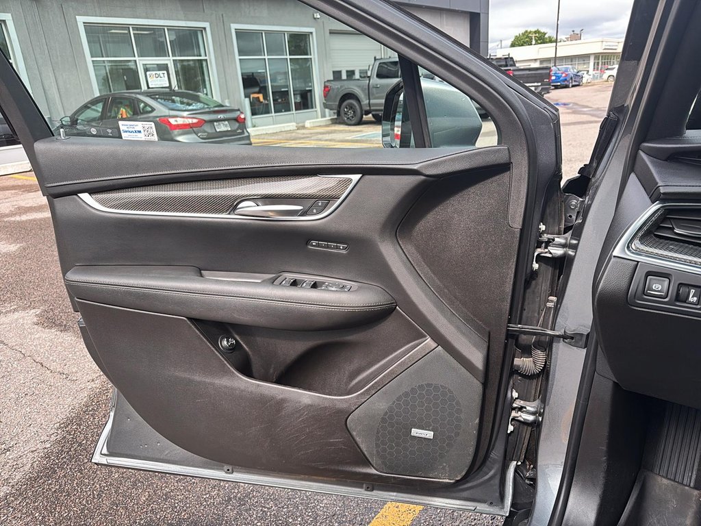 2022 Cadillac XT5 in Baie-Comeau, Quebec - 11 - w1024h768px