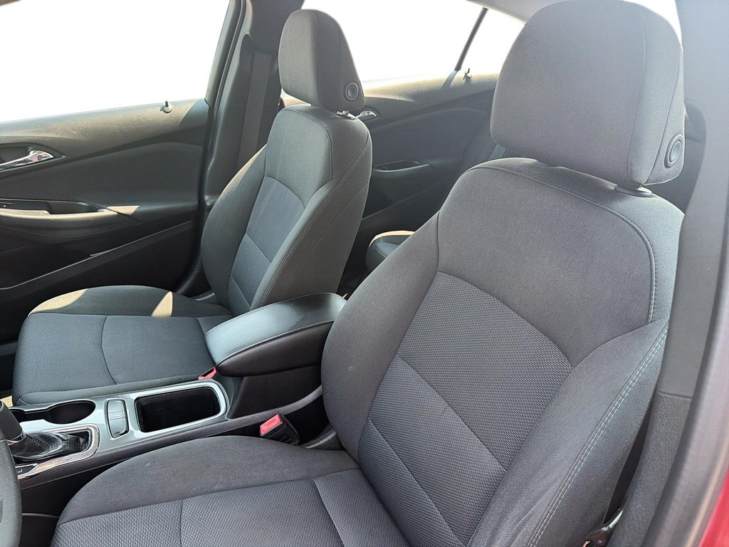 2018 Chevrolet Cruze in Jonquière, Quebec - 9 - w1024h768px