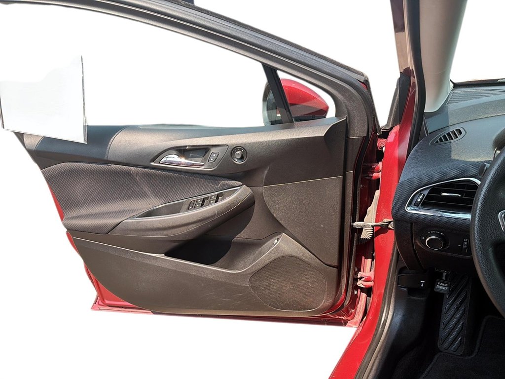 2018 Chevrolet Cruze in Jonquière, Quebec - 11 - w1024h768px