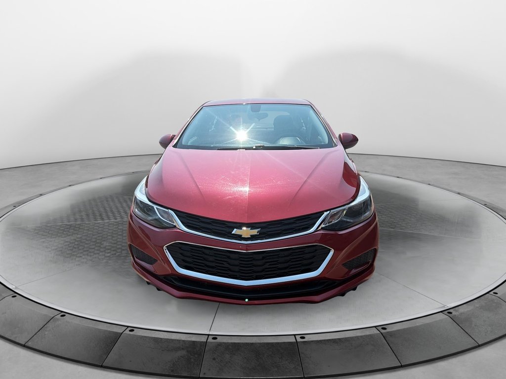 2018 Chevrolet Cruze in Jonquière, Quebec - 2 - w1024h768px